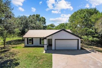 202 County Road 402, Bay City, TX 77414