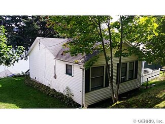 8010 N Maple Rd, Wolcott, NY 14590