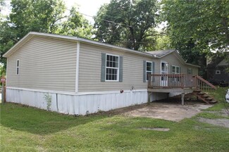205 E 2nd St, Mulberry, KS 66756