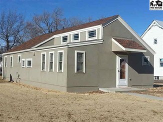 519 S Randall Ave, Moundridge, KS 67107