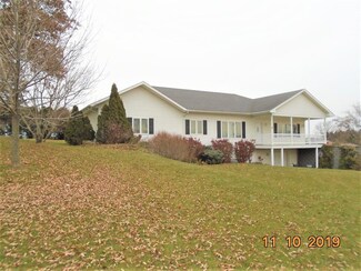 1012 E 7th St, Tipton, IA 52772