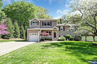 637 Aster Ln, Rivervale, NJ 07675