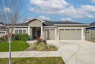 3855 Wyoming Ln, Medford, OR 97504