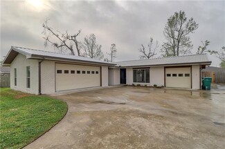 2631 Prienwood Dr, Lake Charles, LA 70605