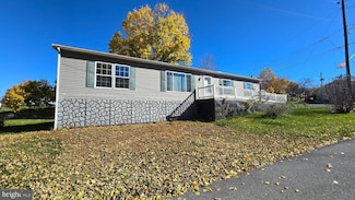 12 Broad St, Newville, PA 17241