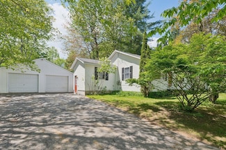 31 Bartholomew St, Lisbon, ME 04250