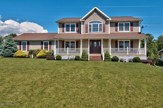 105 Wyndtree Dr, Wilkes Barre, PA 18702