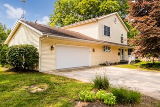 7086 N Maple Dr, Coloma, MI 49038