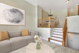 268 Roslyn Ct, West New York, NJ 07093
