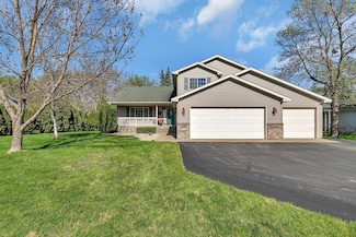 906 Cory Ln, Saint Cloud, MN 56303