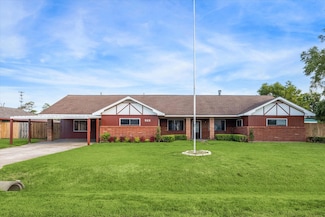 522 Baywood St, La Porte, TX 77571