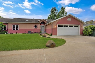 1813 W 18th St Unit B, Cedar Falls, IA 50613
