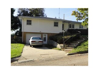 511 N Arminda Ave, Monticello, IA 52310