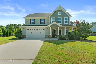 418 Goldenleaf Cir, Whispering Pines, NC 28327