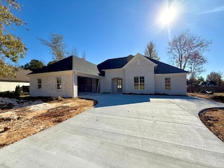 6025 Park Heights Cir, Tupelo, MS 38801