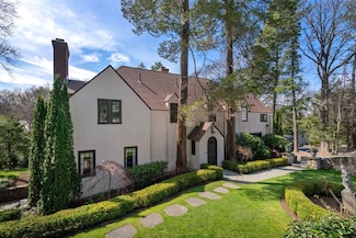 85 Gate House Rd, Chestnut Hill, MA 02467