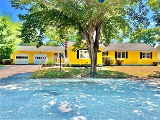 40 Elmwood Dr, Bristol, RI 02809