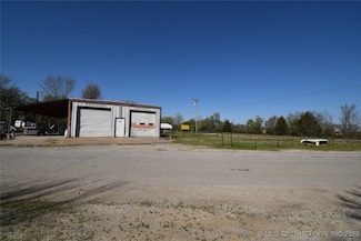 135 N Main St, White Oak, OK 74301