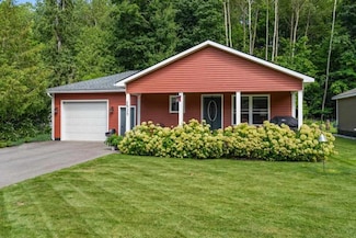 1325 Pleasant Ave, Boyne City, MI 49712