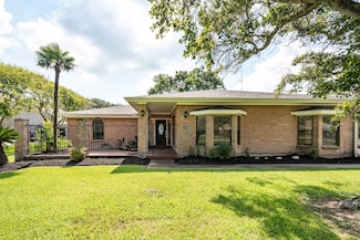 13310 Bay Place Dr, Beach City, TX 77523