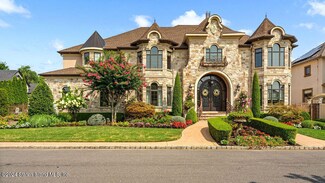 25 Leonello Ln, Staten Island, NY 10307