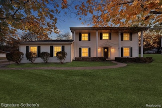 1926 Hickory Bark Ln, Bloomfield Hills, MI 48304