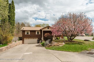 729 W Oak St, Old Forge, PA 18518