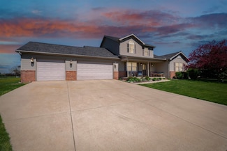 112 Marsh Hawk Dr, Le Roy, IL 61752