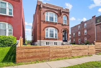2032 E Adelaide Ave, Saint Louis, MO 63107