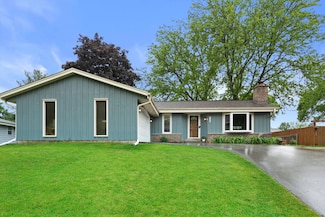 1139 Rainbow Ct, Mukwonago, WI 53149