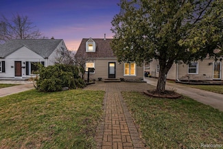 2217 E 10 Mile Rd, Royal Oak, MI 48067