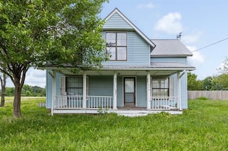 904 W Main St, Gentry, AR 72734