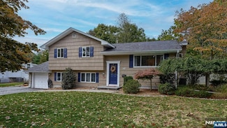 21 Cardinal Dr, Oakland, NJ 07436