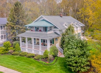 790 Lake St, Saugatuck, MI 49453
