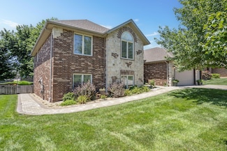 1545 N Oakfair Place, Springfield, MO 65802