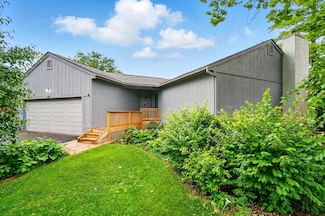 344 Lakeside Dr, Westerville, OH 43081
