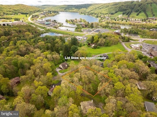 4 Northlake Dr, McHenry, MD 21541