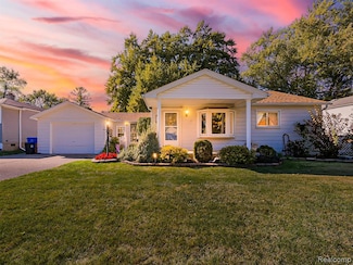 4656 Edgewood St, Dearborn Heights, MI 48125