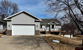 717 717 W Nassau St, St. Peter, MN 56082