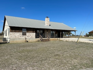 466 Wood View Cir, Bandera, TX 78003