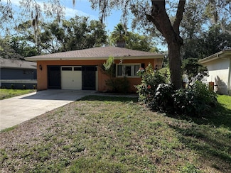 13017 Club Dr, Hudson, FL 34667