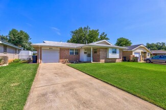 841 NW 8th St, Moore, OK 73160