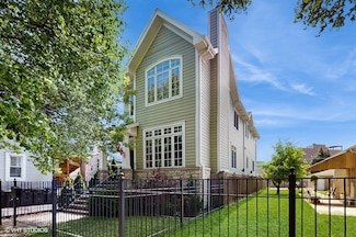 2215 W Barry Ave, Chicago, IL 60618