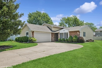 795 Hunter Dr, Roselle, IL 60172