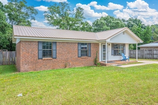 102 Alice Dr, Defuniak Springs, FL 32435