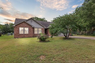 1304 SE 9th St, Wagoner, OK 74467