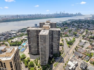 300 Winston Dr Unit 1822, Cliffside Park, NJ 07010