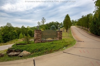 135 Oakview Rd, South Charleston, WV 25309