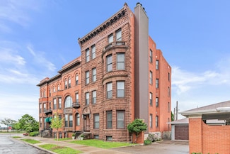 168 College Ave W Unit 4, Saint Paul, MN 55102