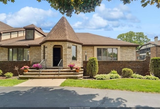 2213 Sunrise Dr, Appleton, WI 54914